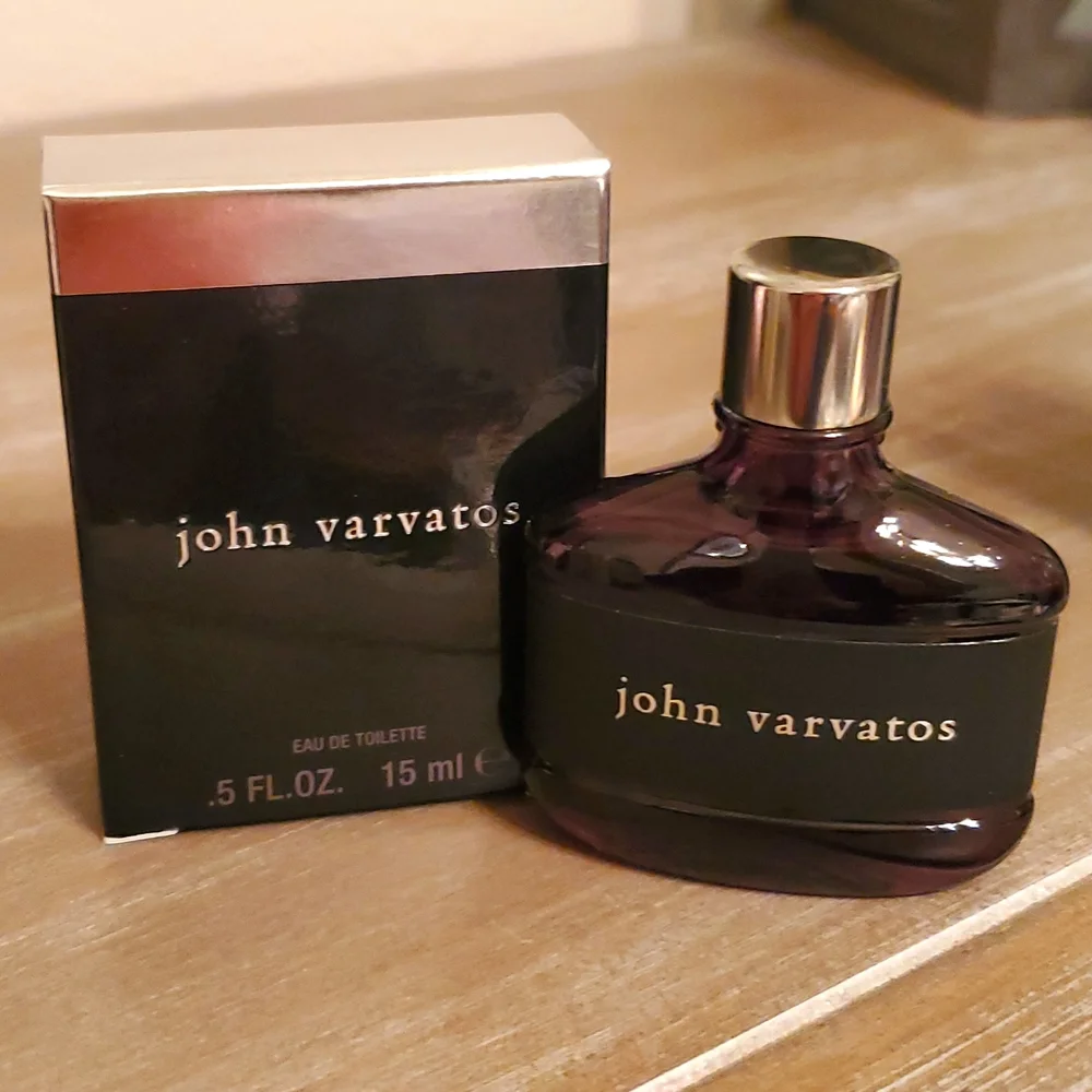 Brand New in box JOHN VARVATOS deluxe travel 15  M.L High reviews Cap top E D T